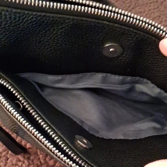 Nautica Sleek Black Crossbody Bag - Picture 5 of 6